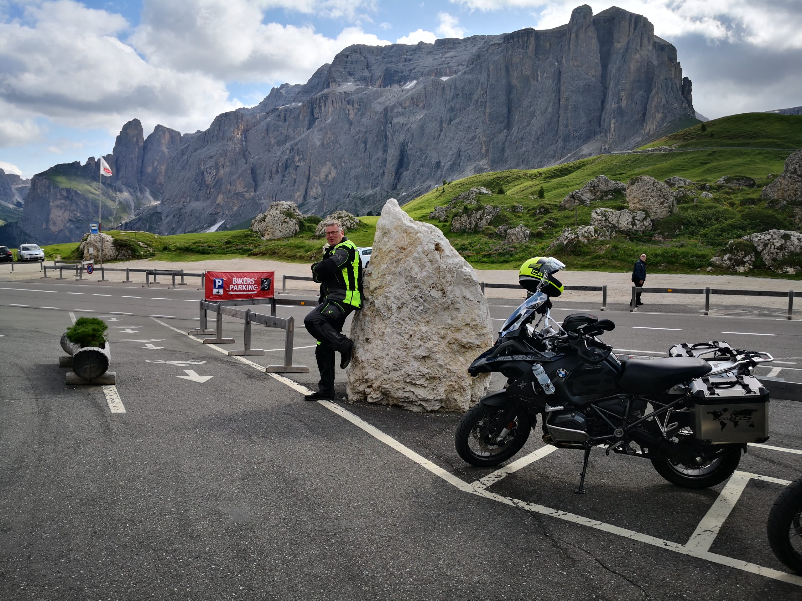 Rejserog.dk. Snescooterrejser.dk, Snescooter safari, Lapland, den mest solgte rejse, alle kan deltage, plads til bagsædepassager, Klassisk snescooter rejse 2025 dansk turleder, 